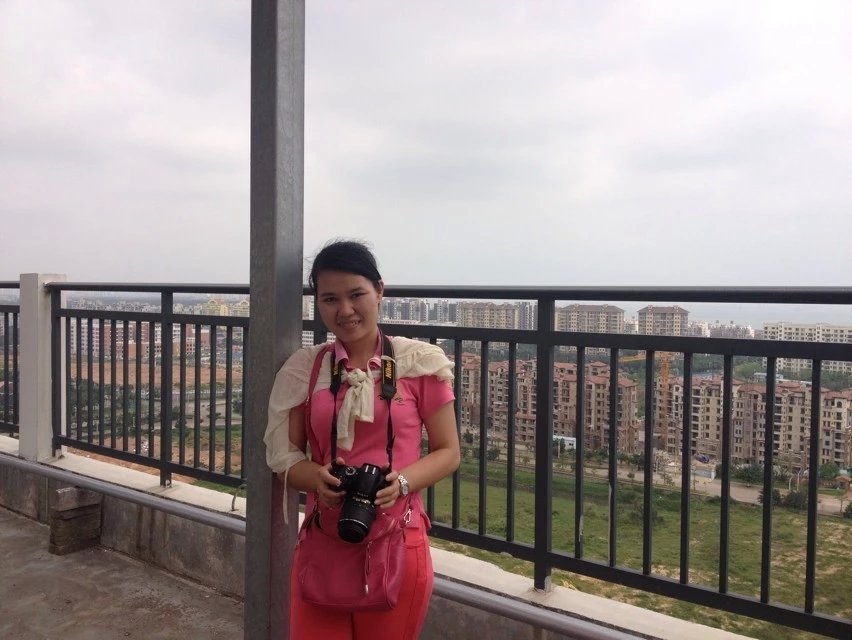 辦公室-黃海敏    紛紛萬事，直道而行！